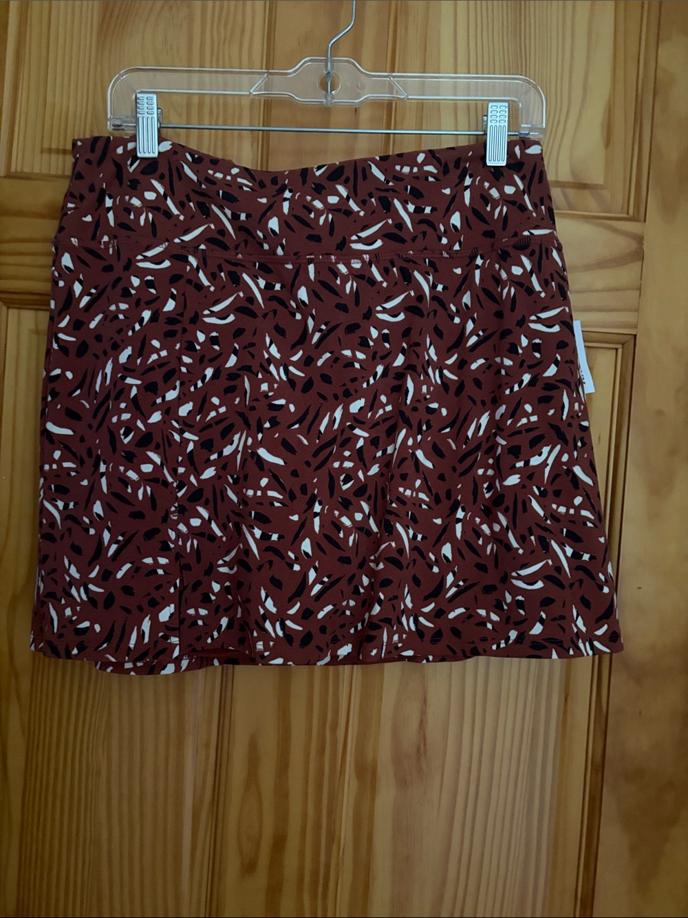 Old Navy Rust Brown Printed Skort with Black and White Leaf Pattern.  NWT.
